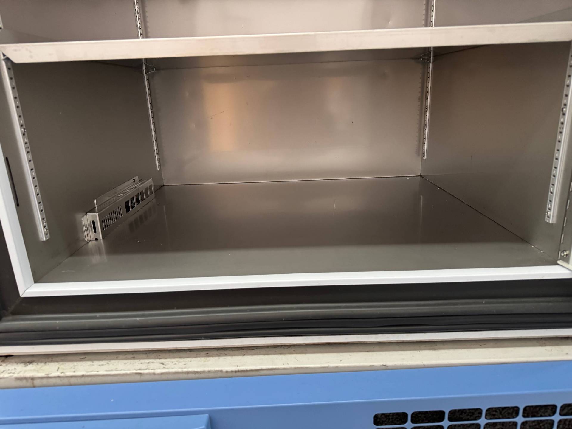 Foto Verwendet THERMO SCIENTIFIC Forma 8695 Zum Verkauf