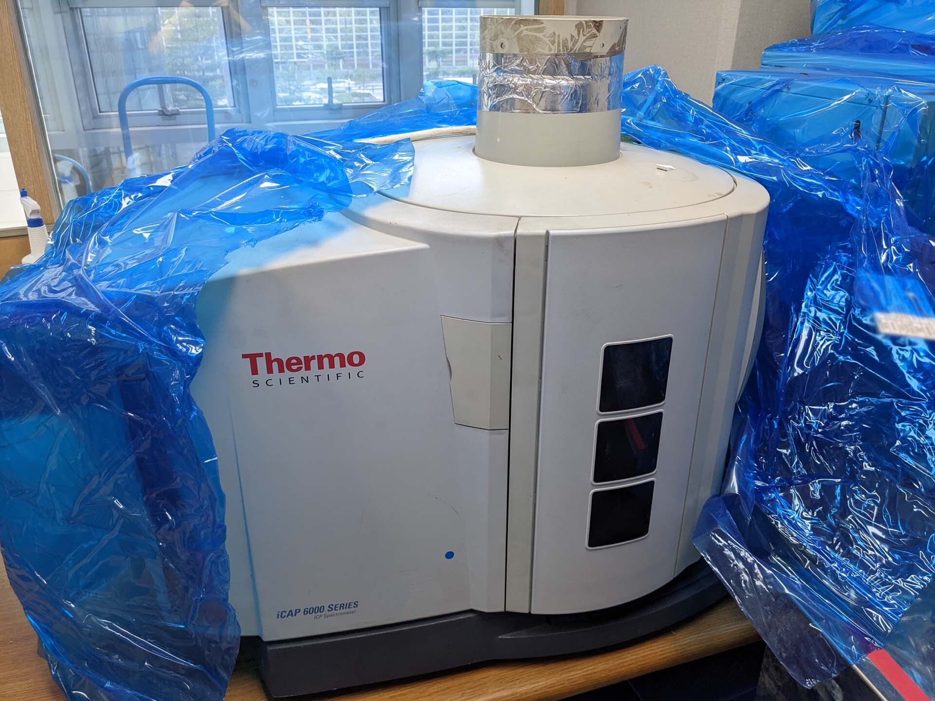 Photo Used THERMO SCIENTIFIC ICAP 6000 For Sale