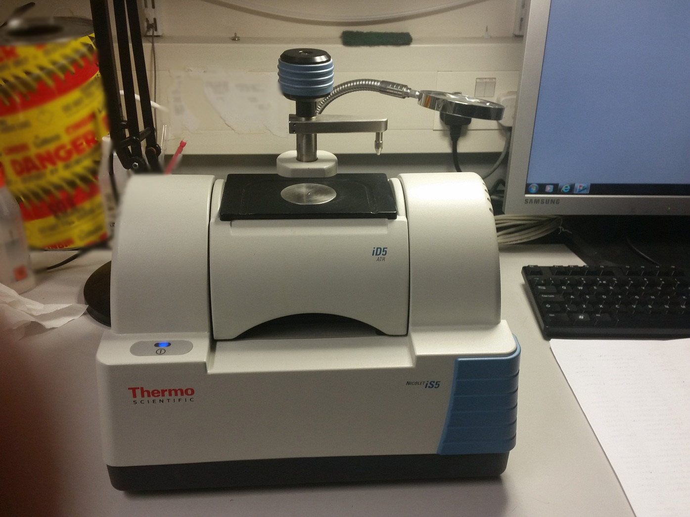 Photo Used THERMO SCIENTIFIC iS5 FT-IR For Sale