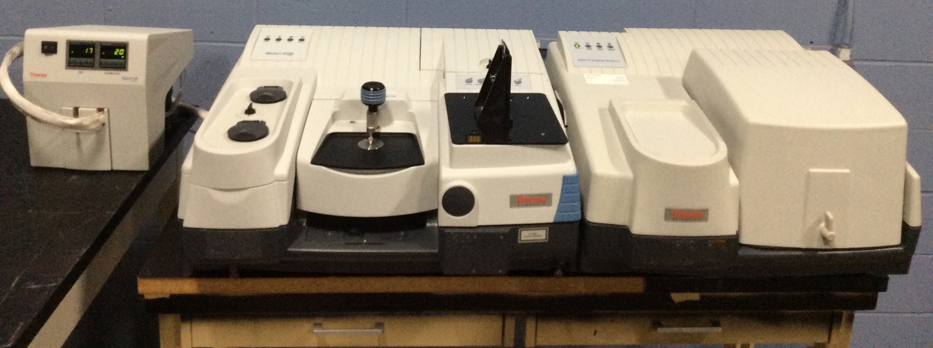 Photo Used THERMO SCIENTIFIC Nicolet 6700 For Sale