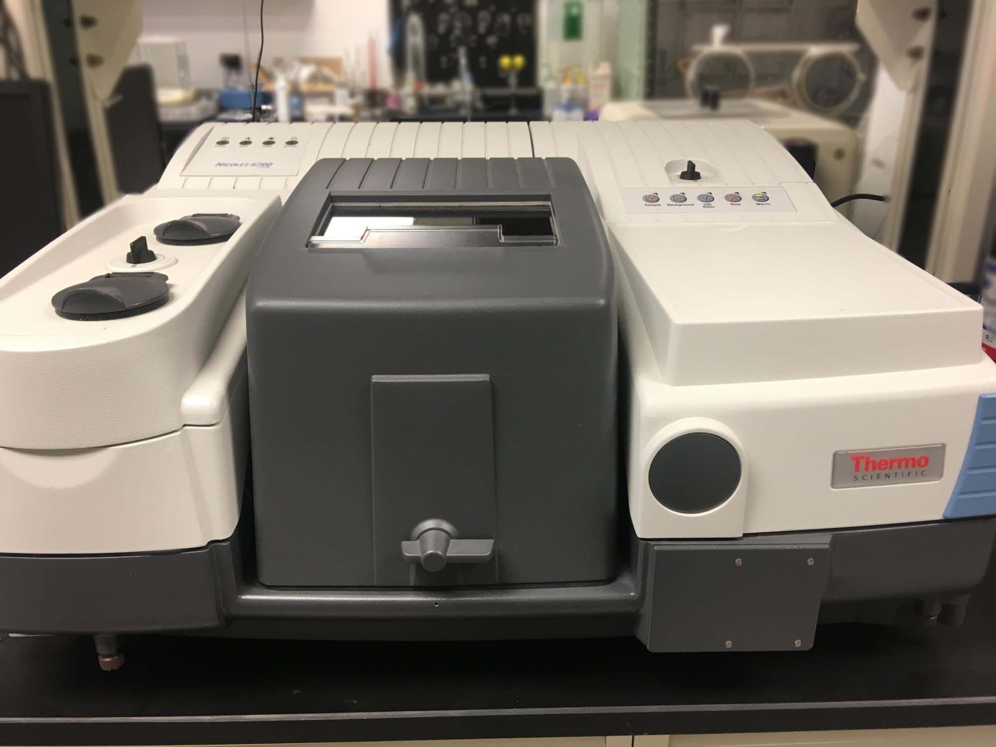 Photo Used THERMO SCIENTIFIC Nicolet 6700 For Sale