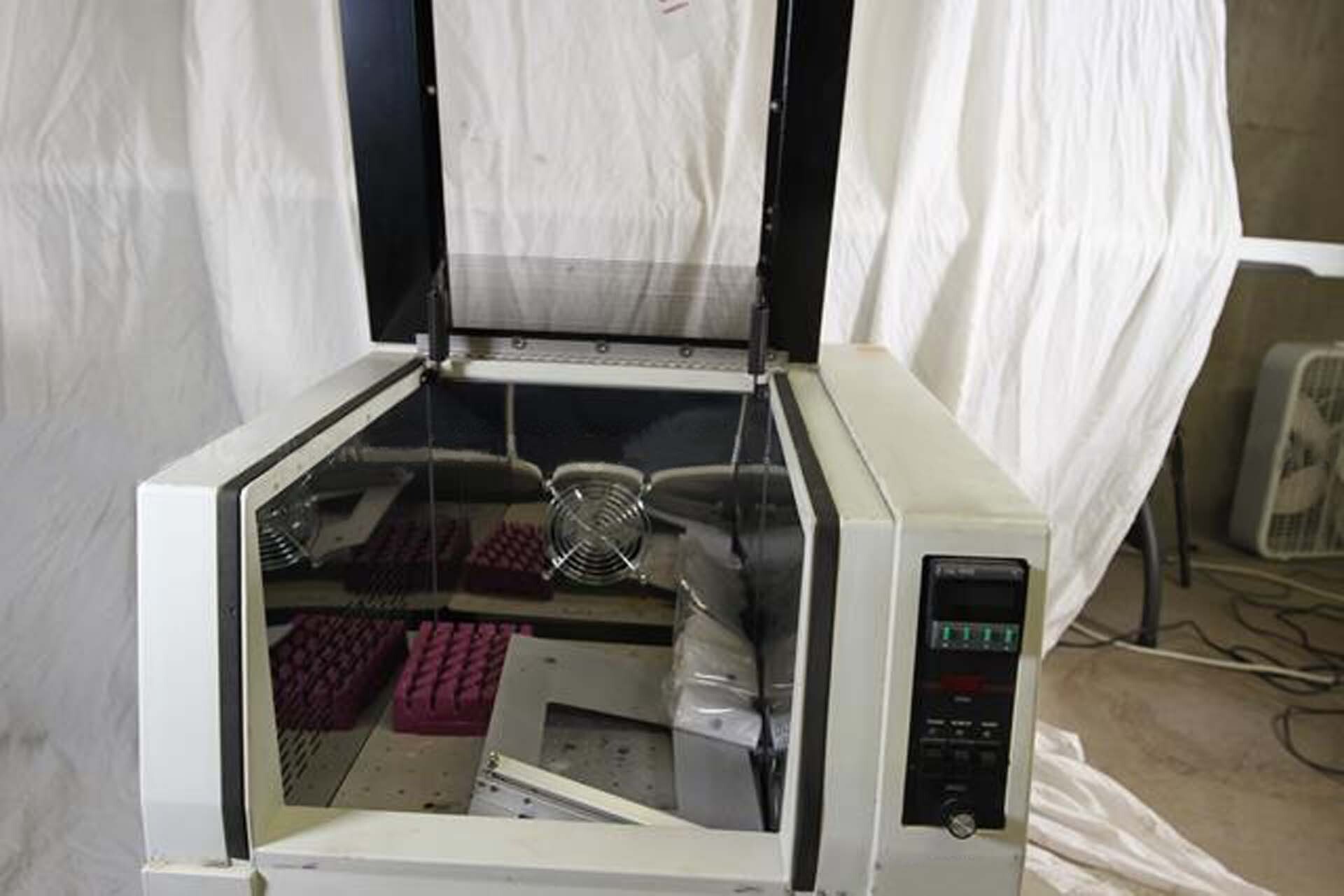 Photo Used THERMOLYNE ROSI 1000 For Sale