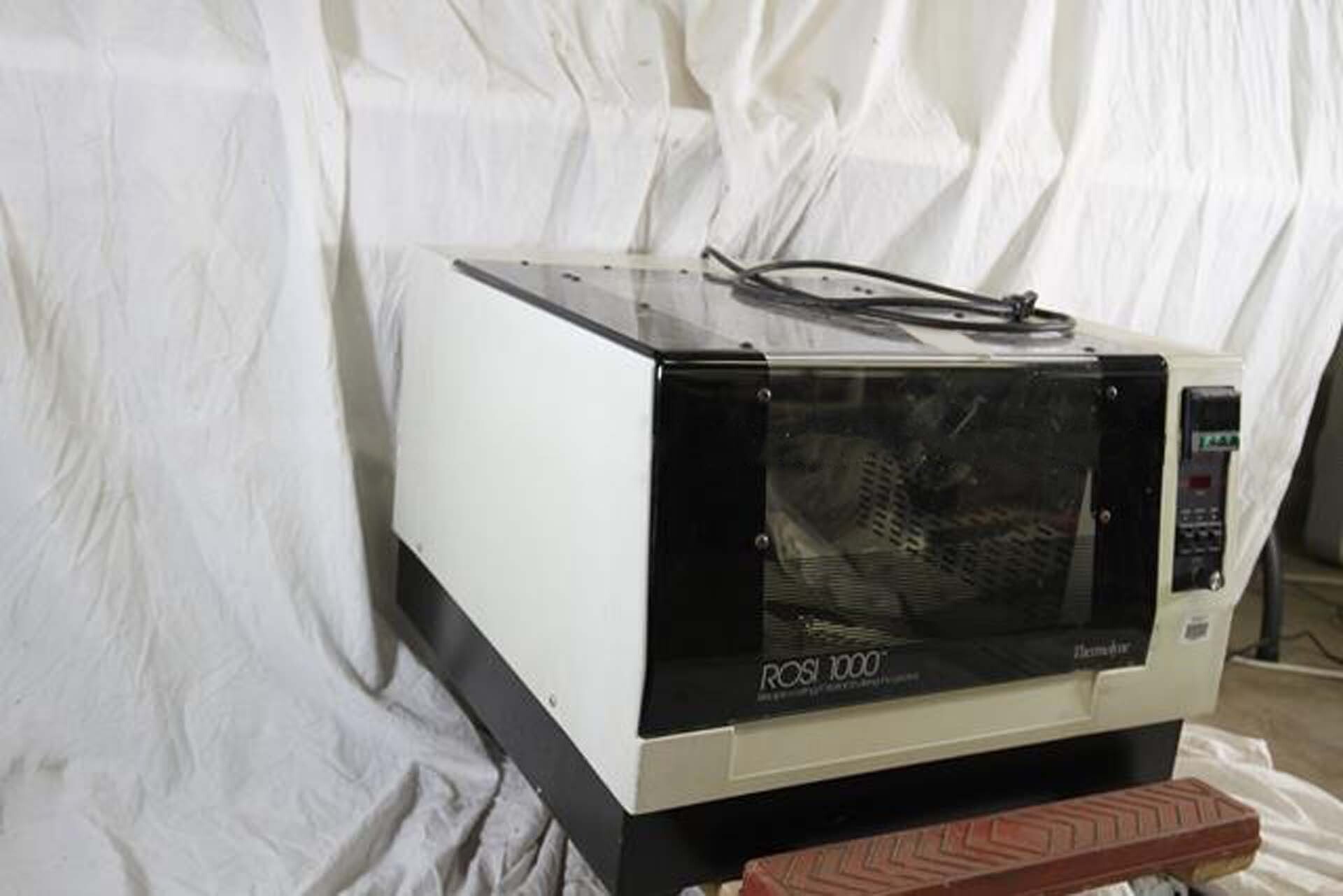 Photo Used THERMOLYNE ROSI 1000 For Sale
