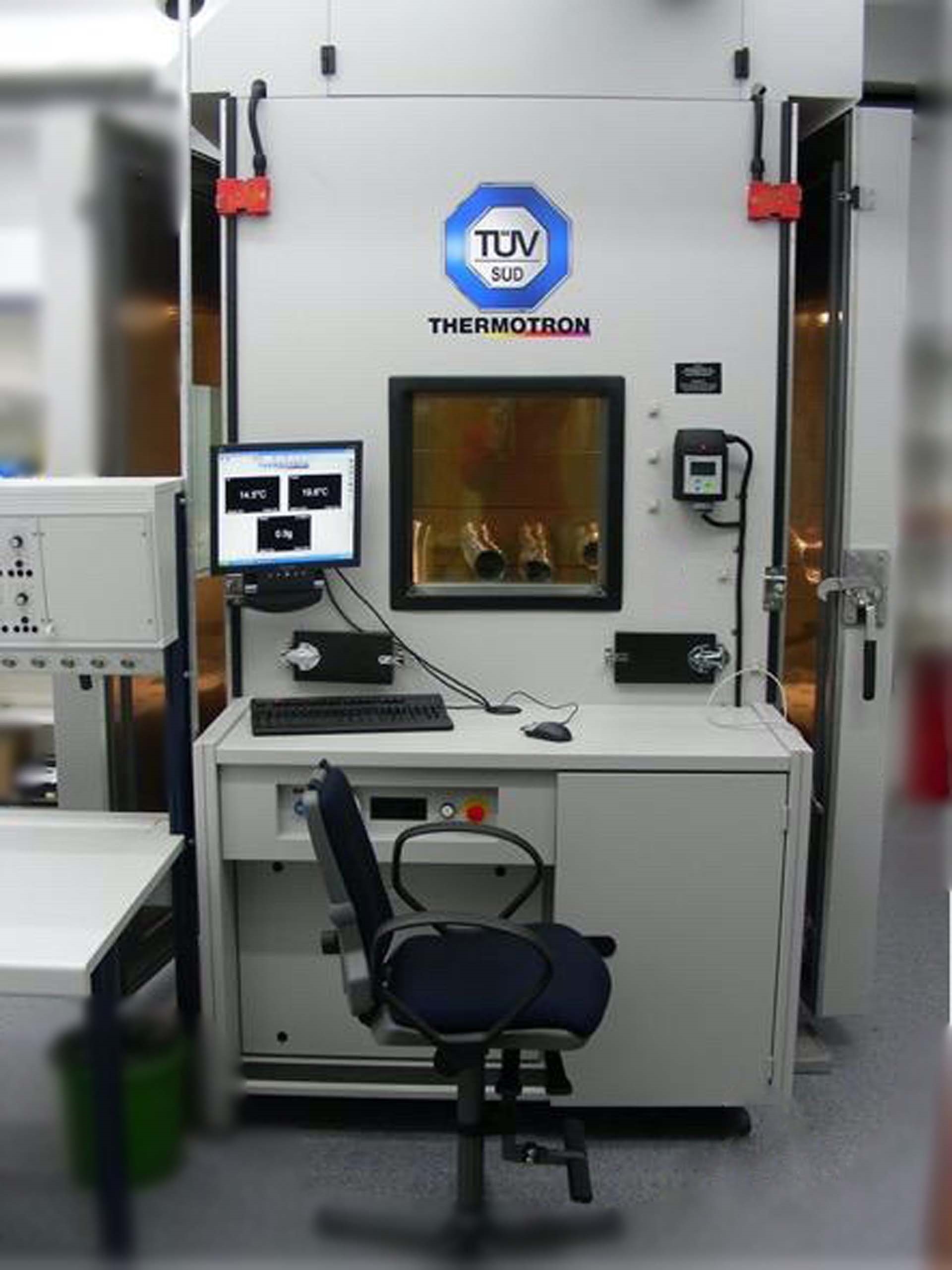 Photo Used THERMOTRON AST-85 For Sale