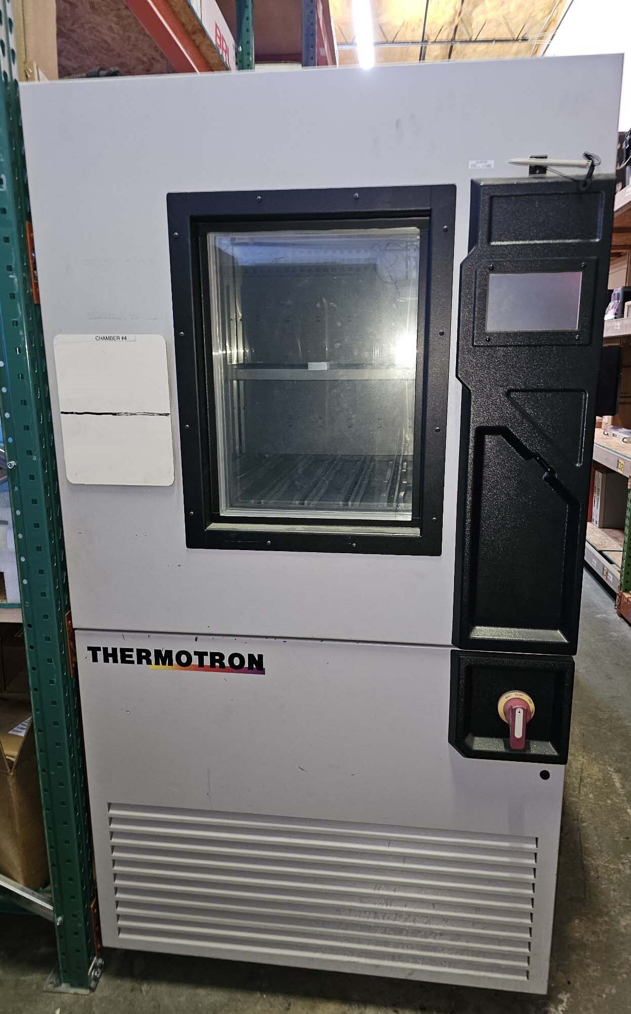 사진 사용됨 THERMOTRON S-16-8200 판매용