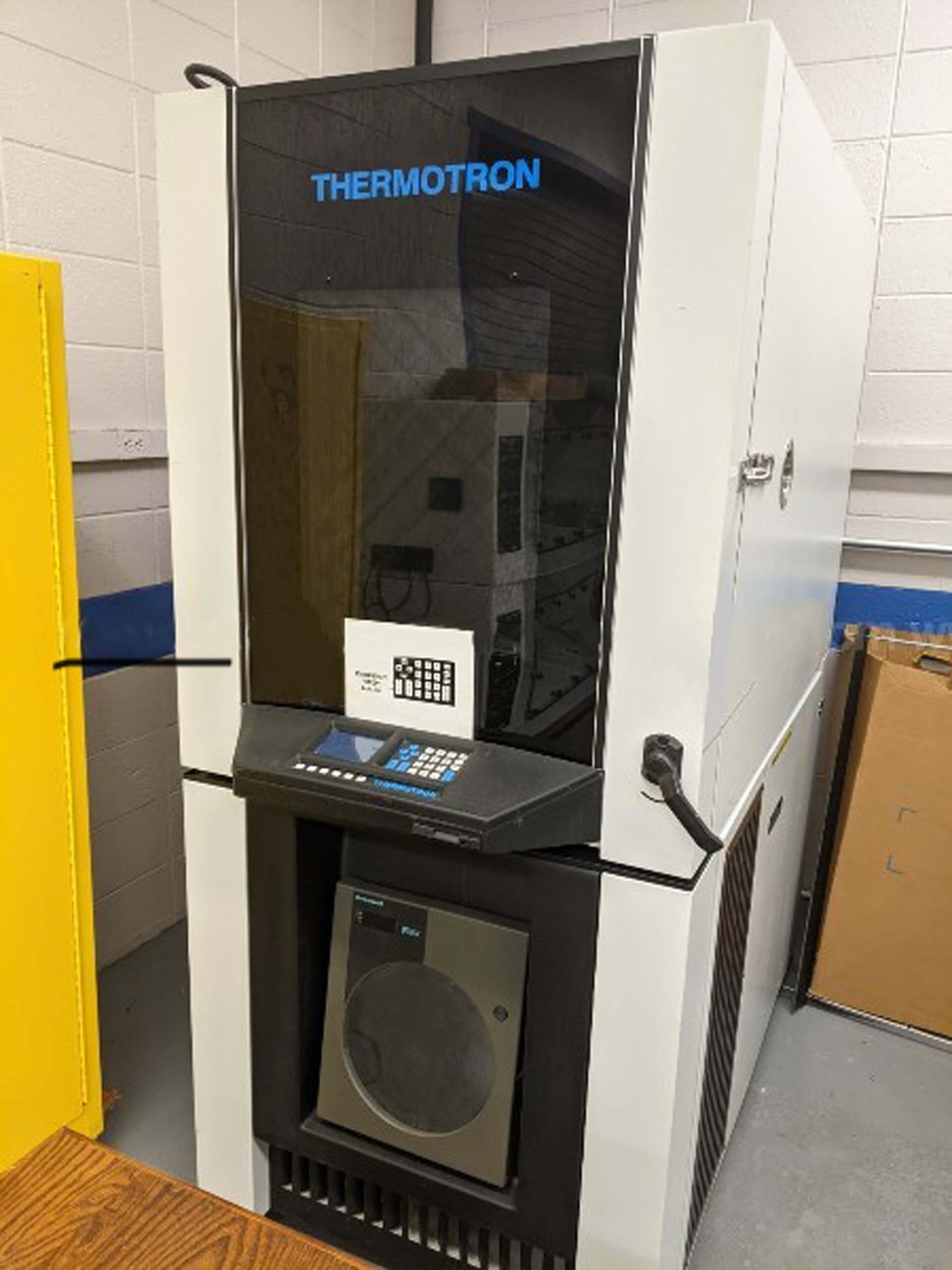 Photo Used THERMOTRON SE 300-2-2 For Sale