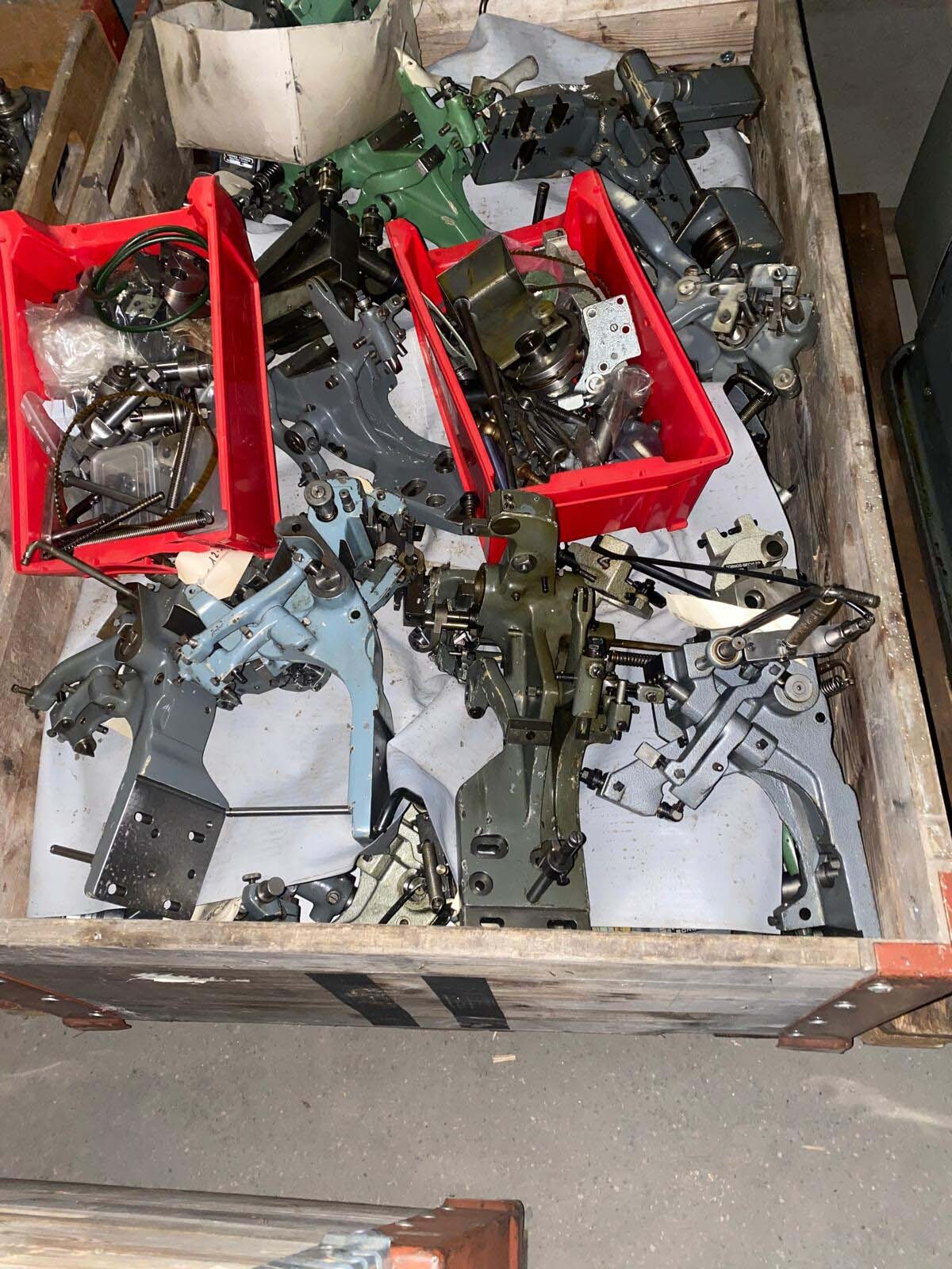 图为 已使用的 TORNOS Lot of lathe 待售
