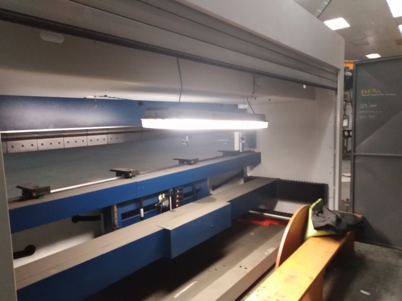 Photo Used TRUMPF TruBend 3180 For Sale