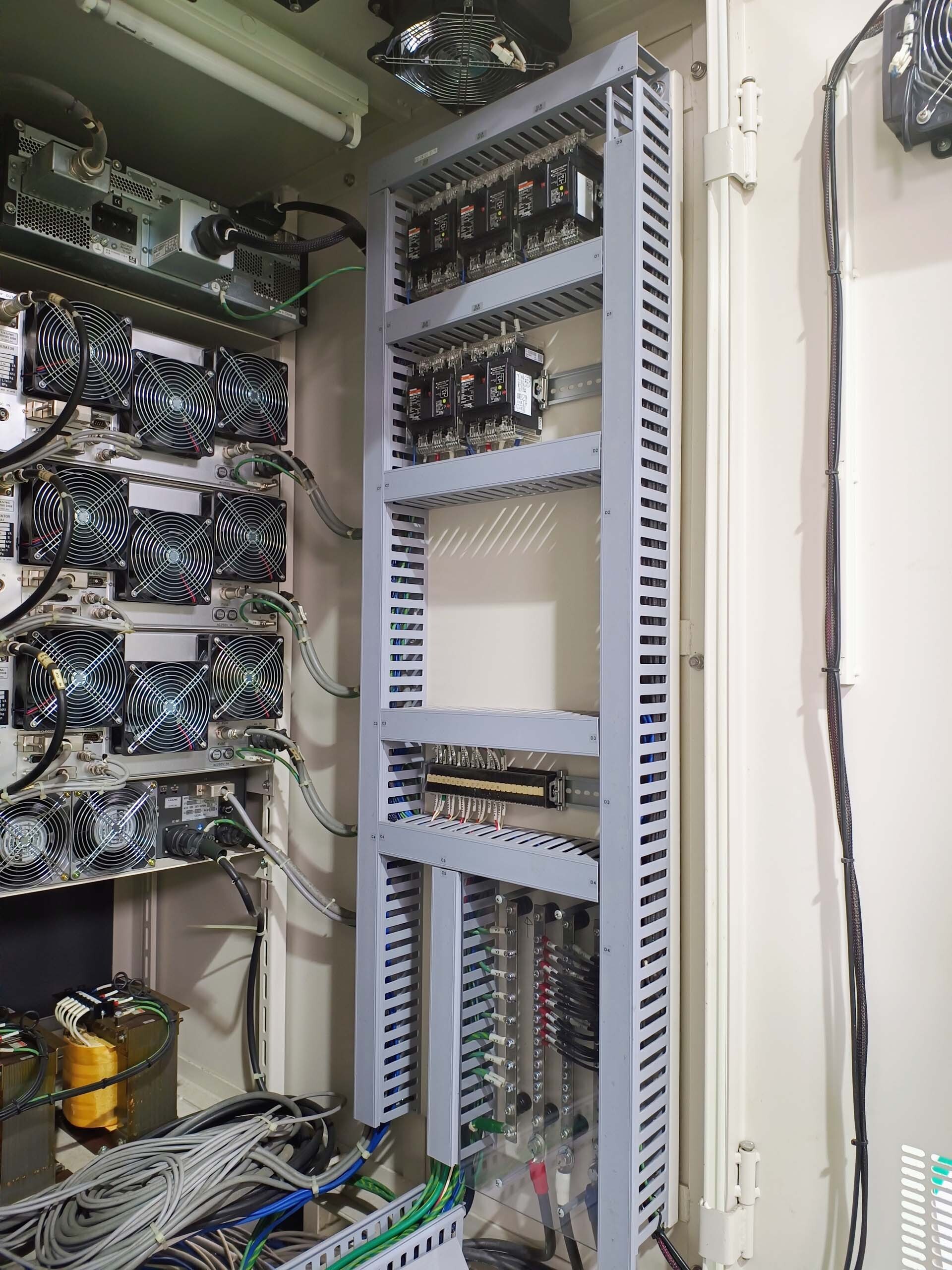 사진 사용됨 ULVAC CME-200J 판매용
