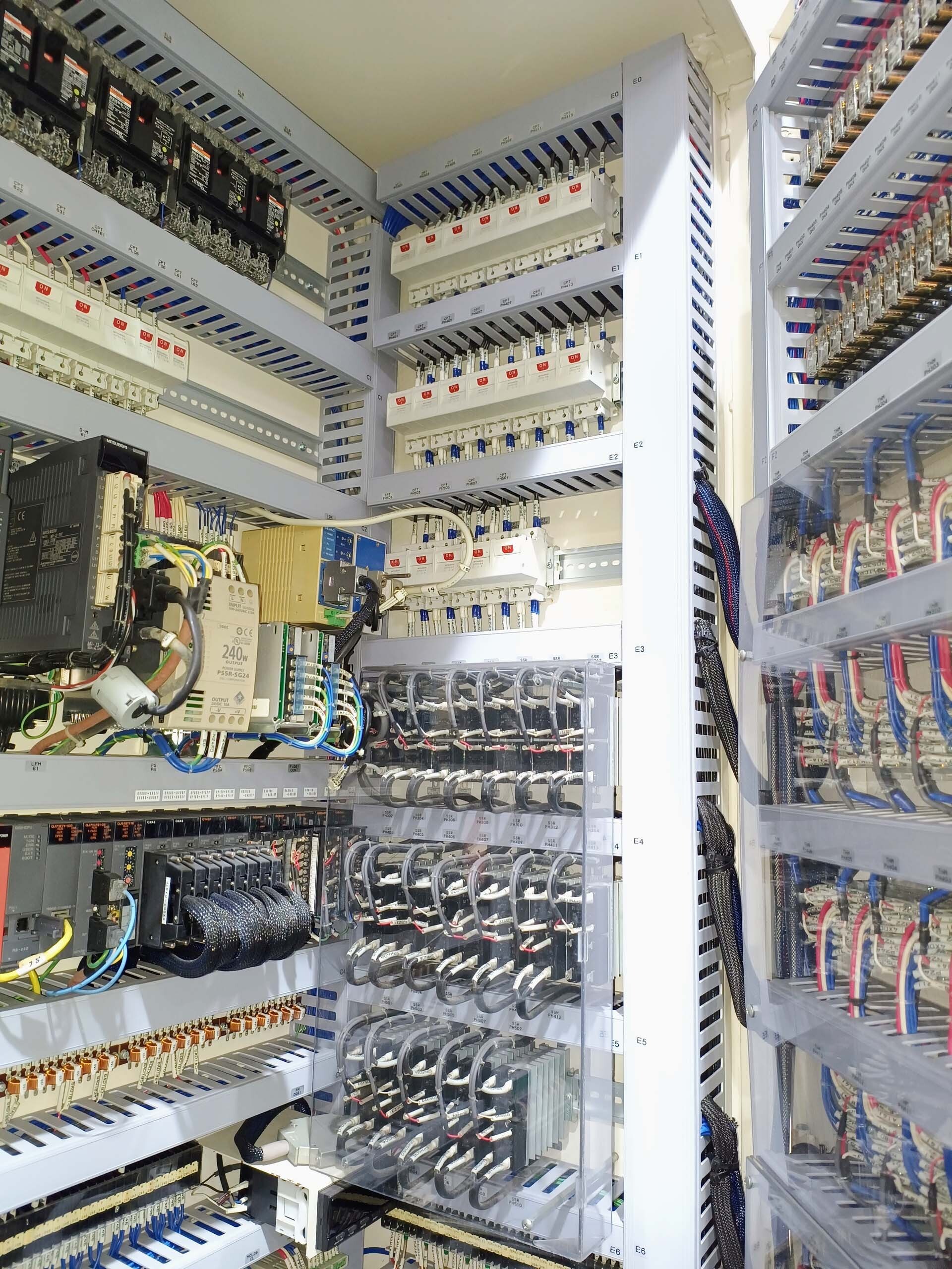 사진 사용됨 ULVAC CME-200J 판매용