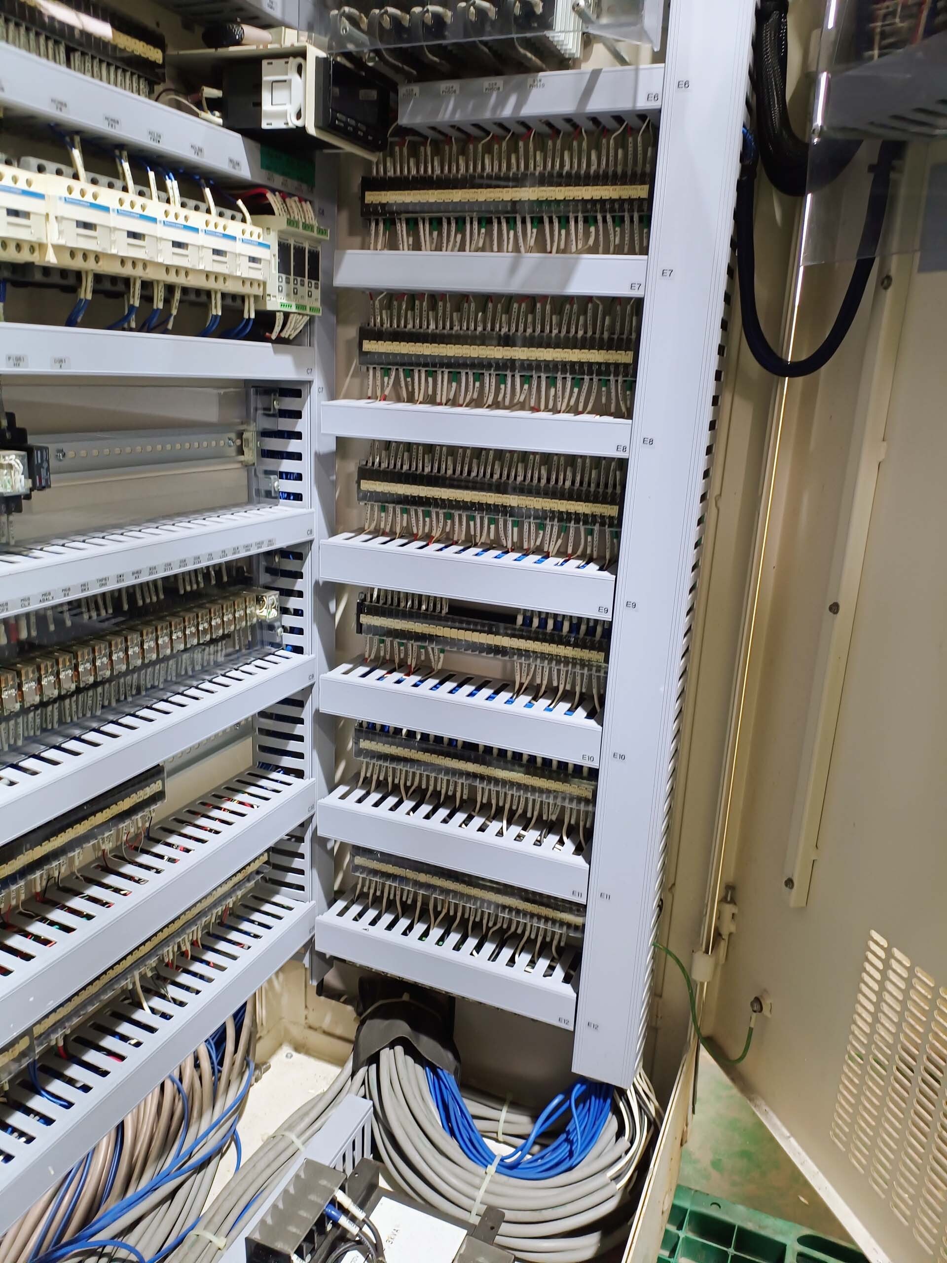 사진 사용됨 ULVAC CME-200J 판매용