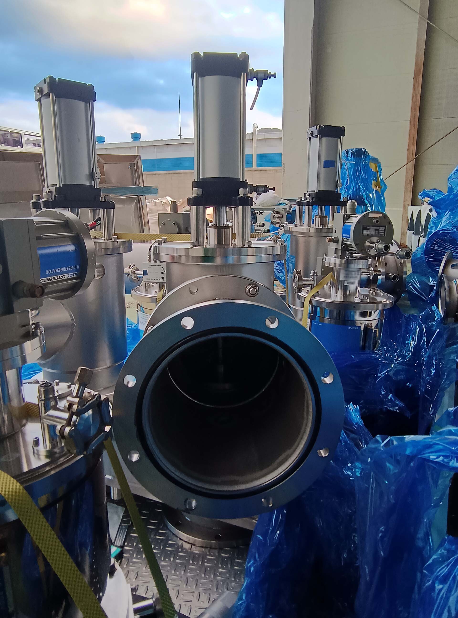 Photo Used ULVAC Cryo-U8HSP For Sale