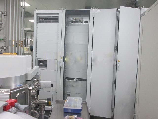 Photo Used UNAXIS Clusterline 200 For Sale