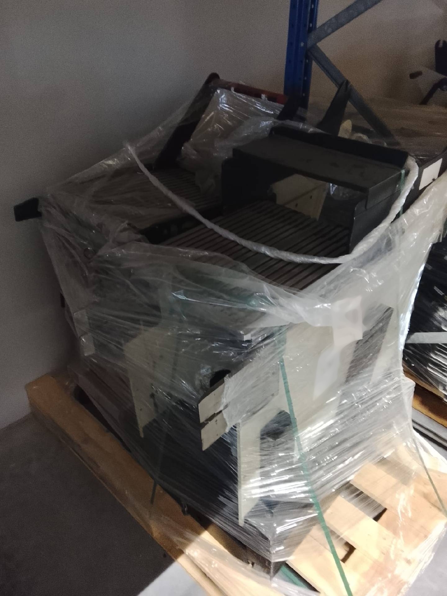사진 사용됨 UNIVERSAL GENESIS Trolleys 판매용