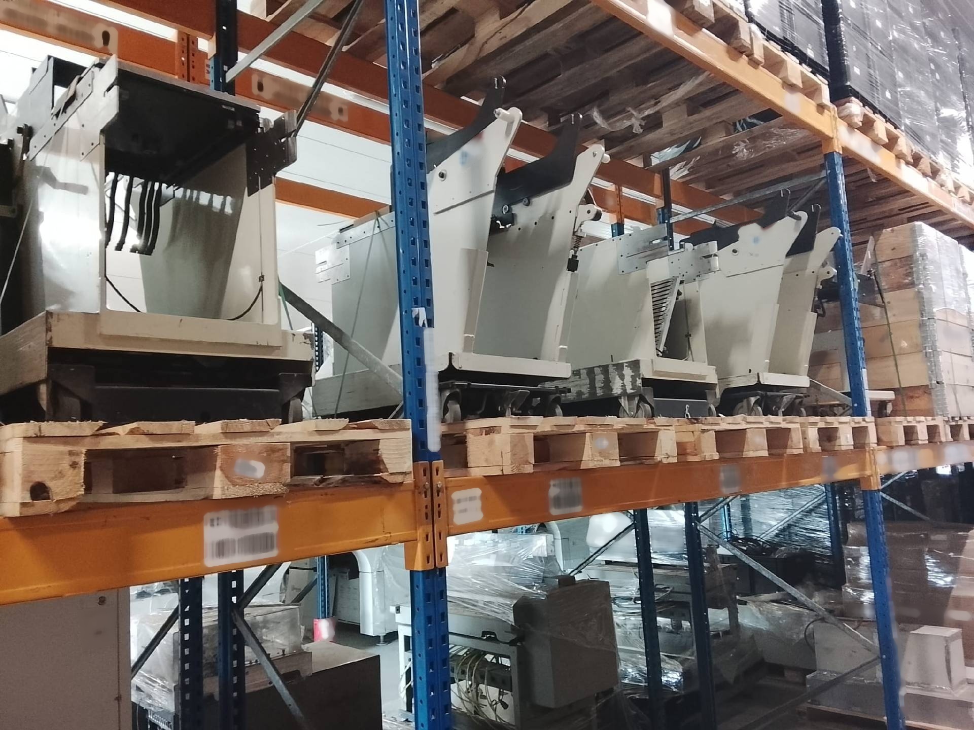 사진 사용됨 UNIVERSAL GENESIS Trolleys 판매용