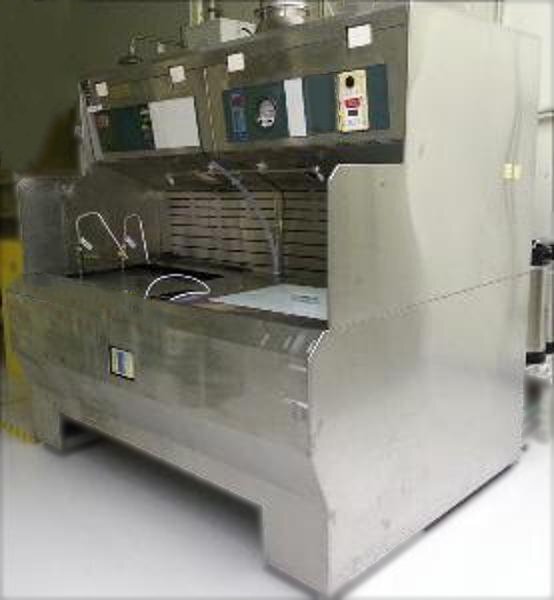 圖為 已使用的 UNIVERSAL PLASTICS Solvent Bench 待售