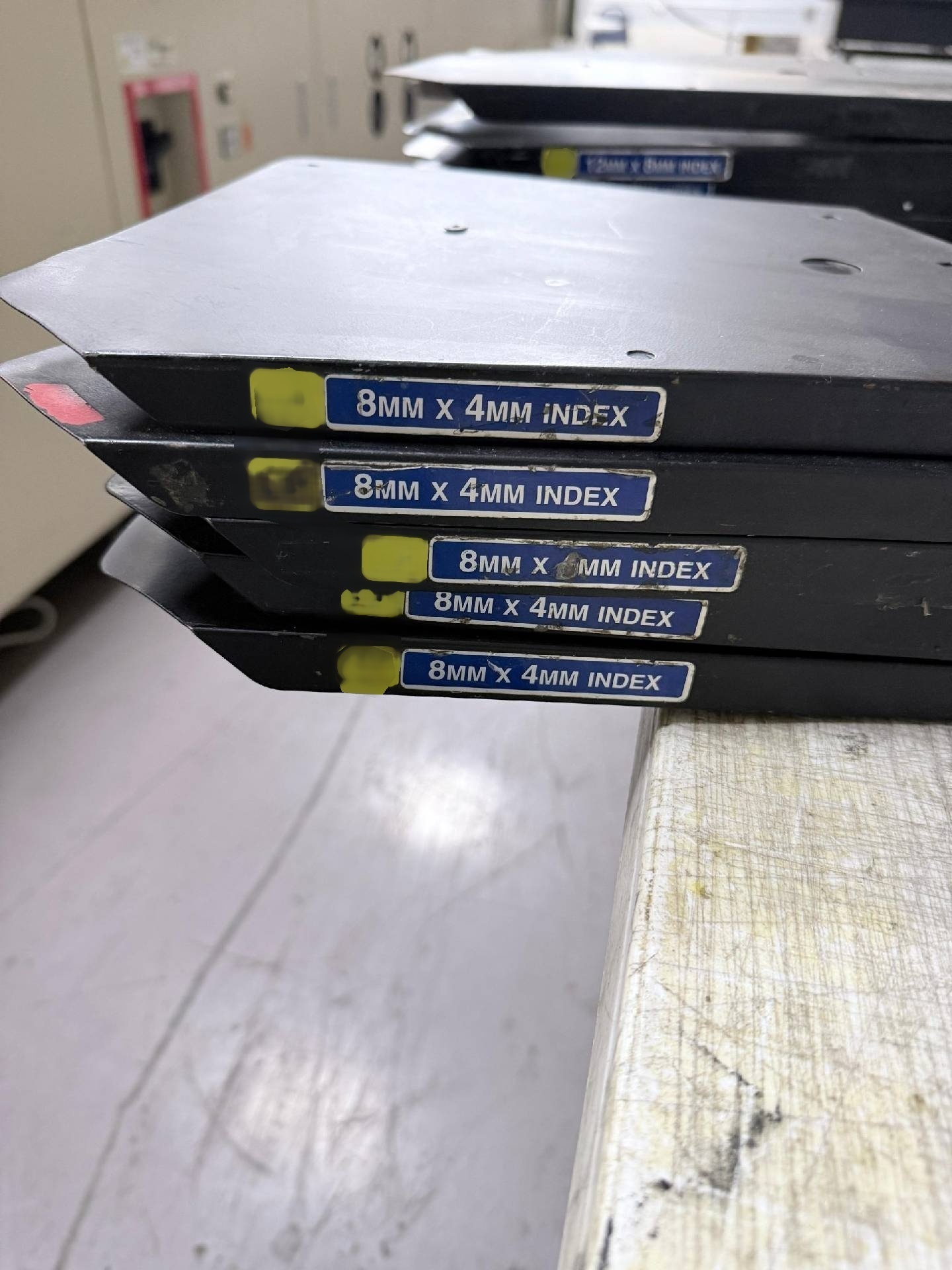 Photo Used UNIVERSAL (69) Feeders for GSM For Sale
