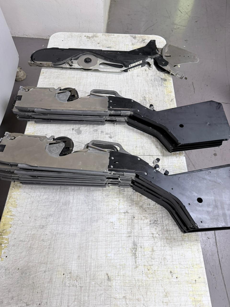 Photo Used UNIVERSAL (69) Feeders for GSM For Sale