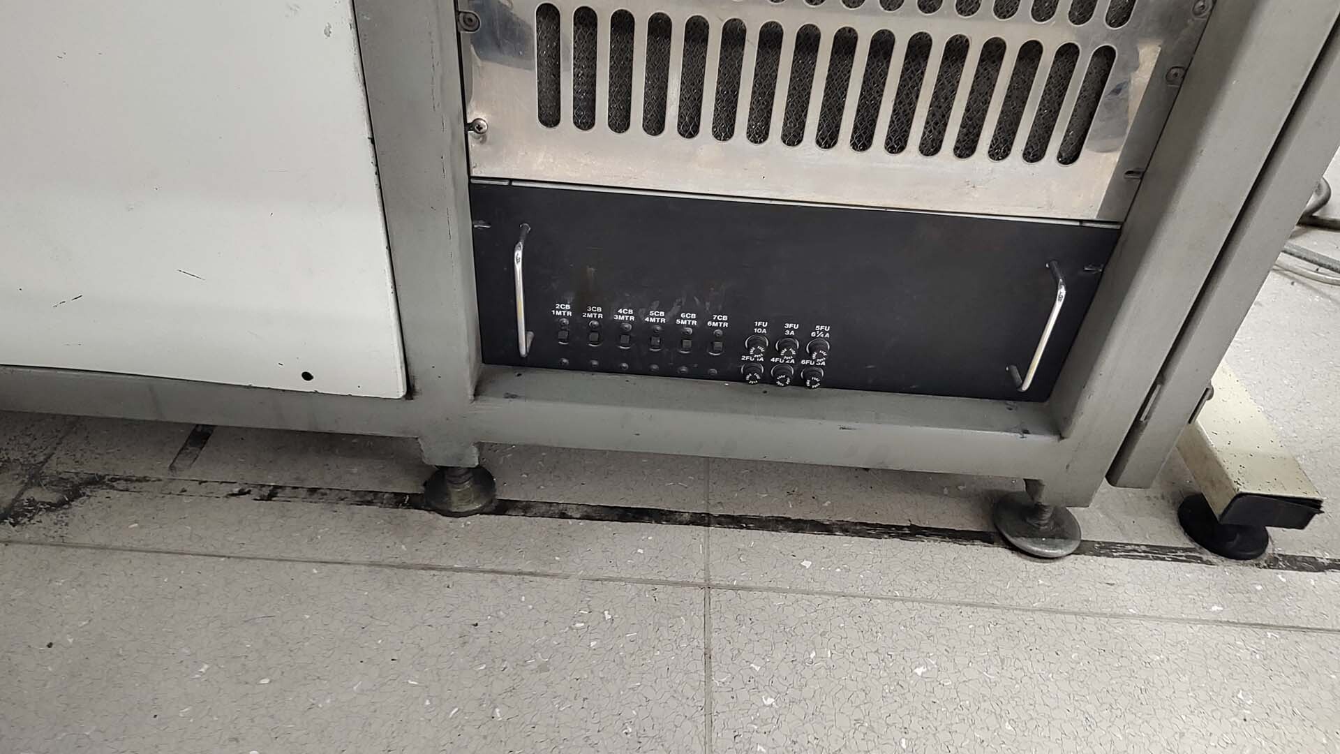 사진 사용됨 UNIVERSAL Axial inserter 판매용