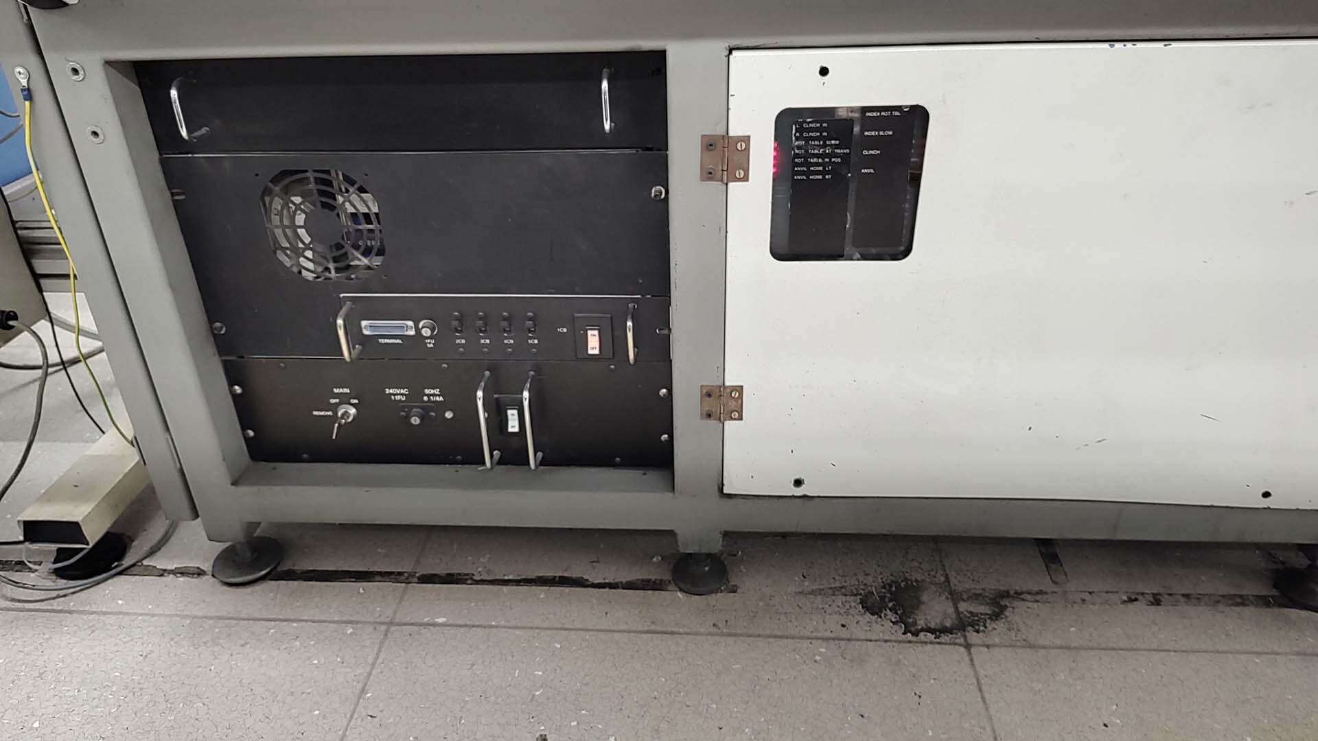 사진 사용됨 UNIVERSAL Axial inserter 판매용