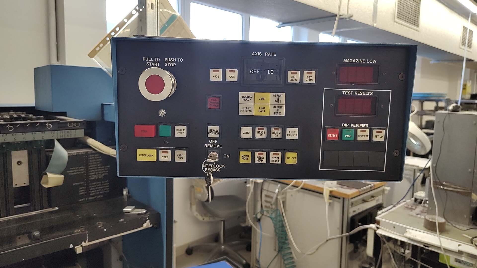 图为 已使用的 UNIVERSAL Axial inserter 待售