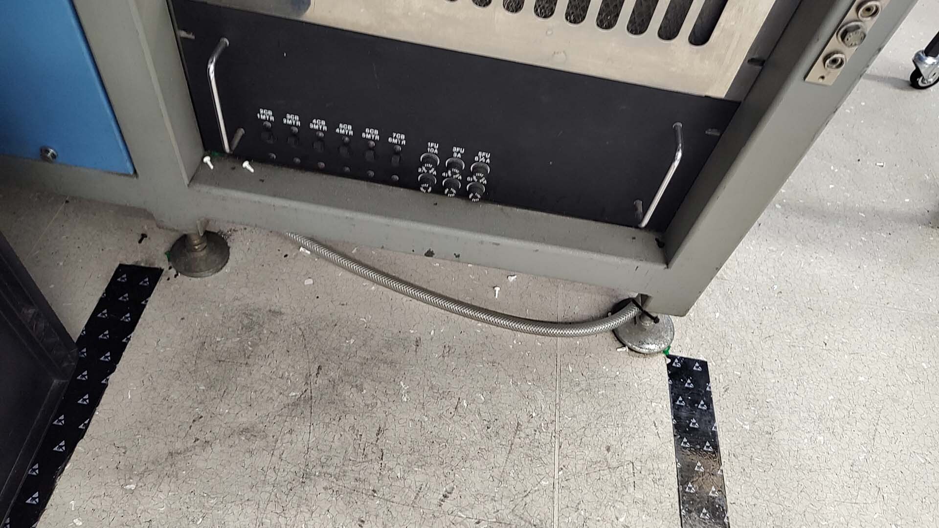 图为 已使用的 UNIVERSAL Axial inserter 待售
