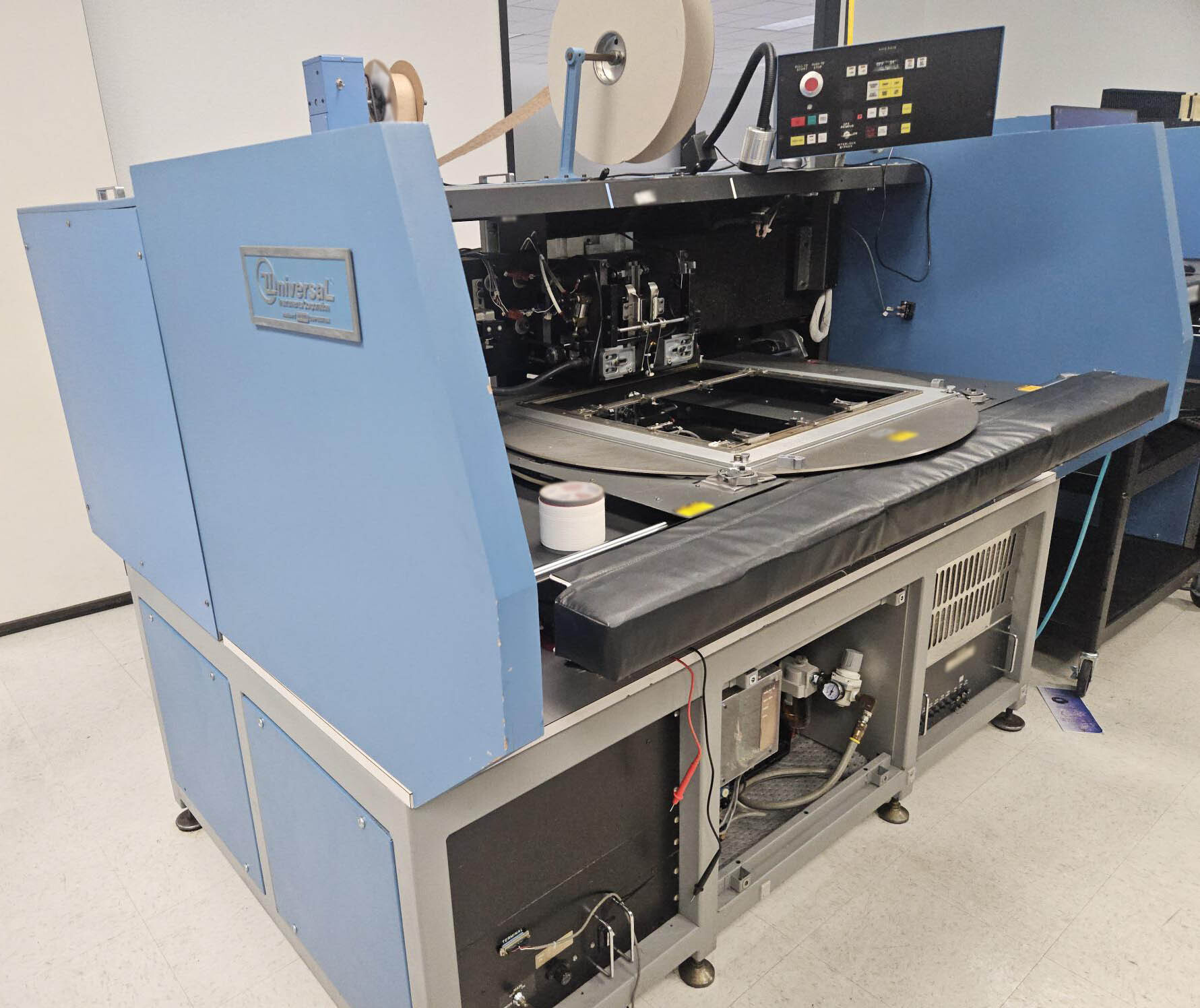 사진 사용됨 UNIVERSAL Axial inserter 판매용