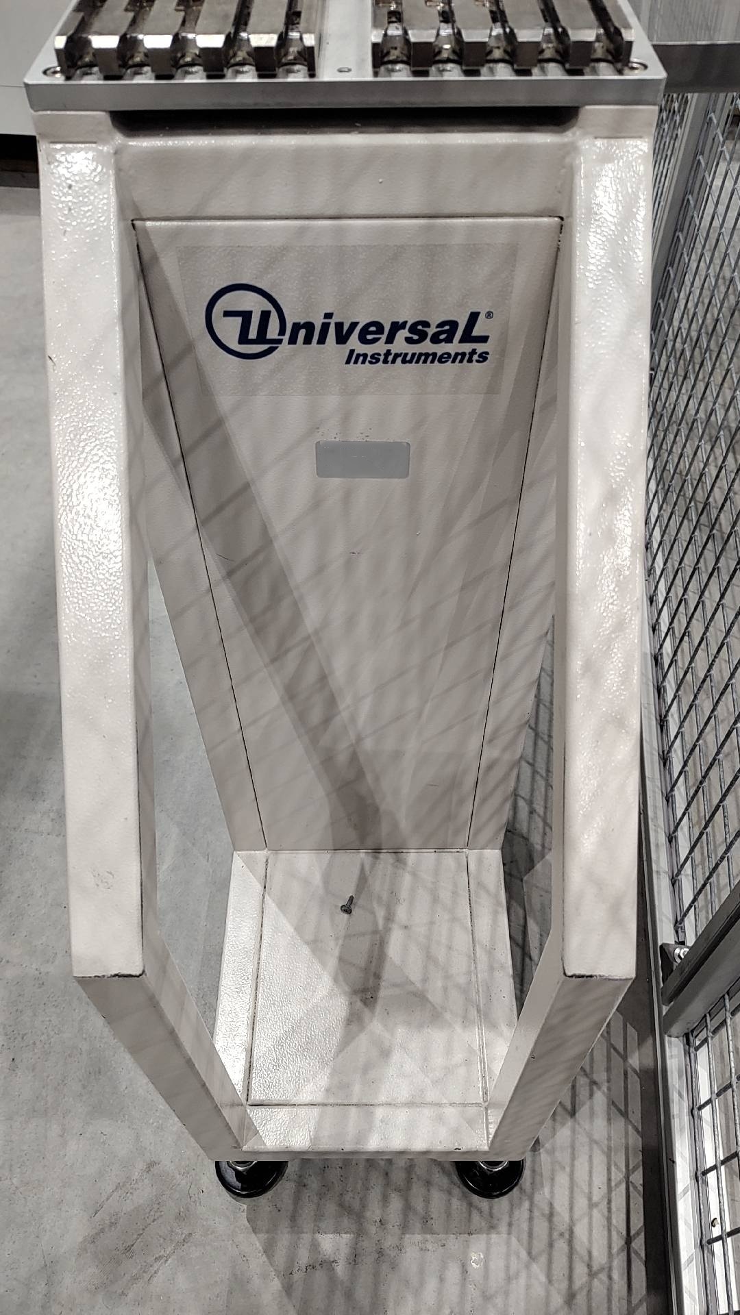 Foto Verwendet UNIVERSAL Feeder cart Zum Verkauf