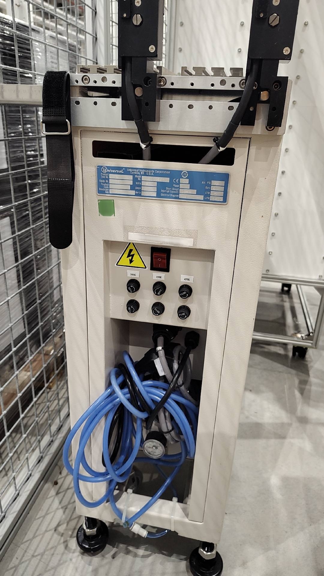 Foto Verwendet UNIVERSAL Feeder cart Zum Verkauf