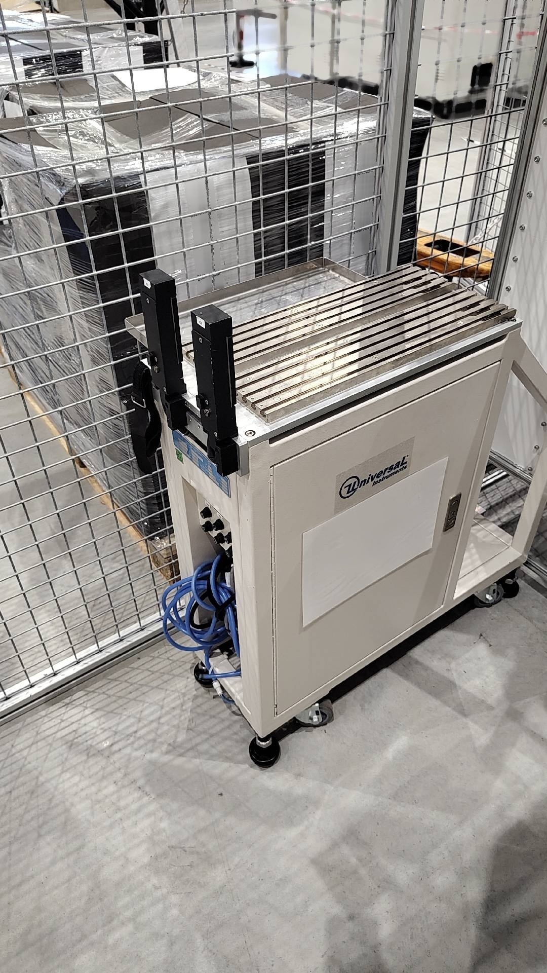 Foto Verwendet UNIVERSAL Feeder cart Zum Verkauf