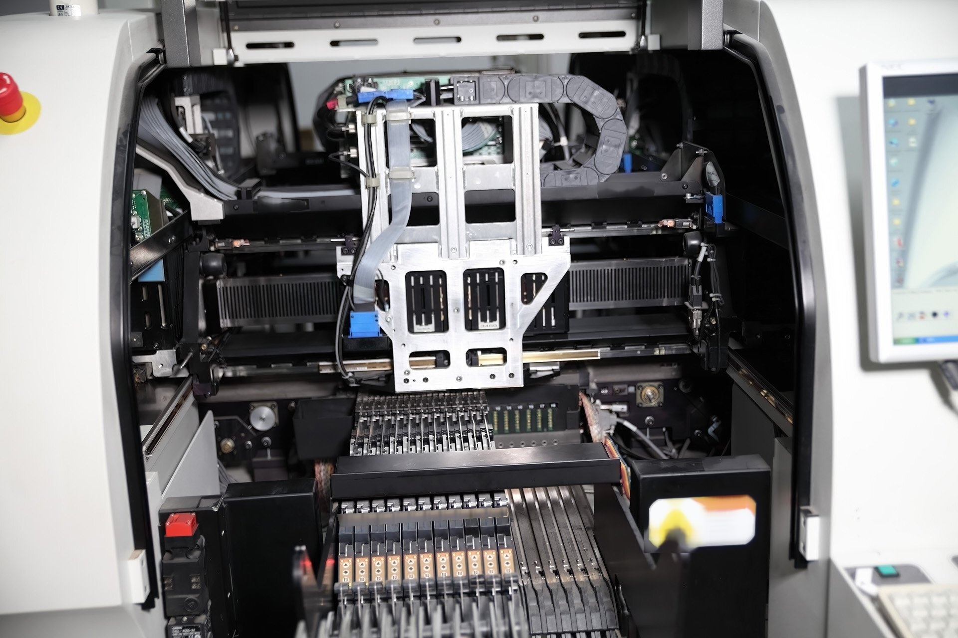 사진 사용됨 UNIVERSAL GENESIS GC-120Q 판매용