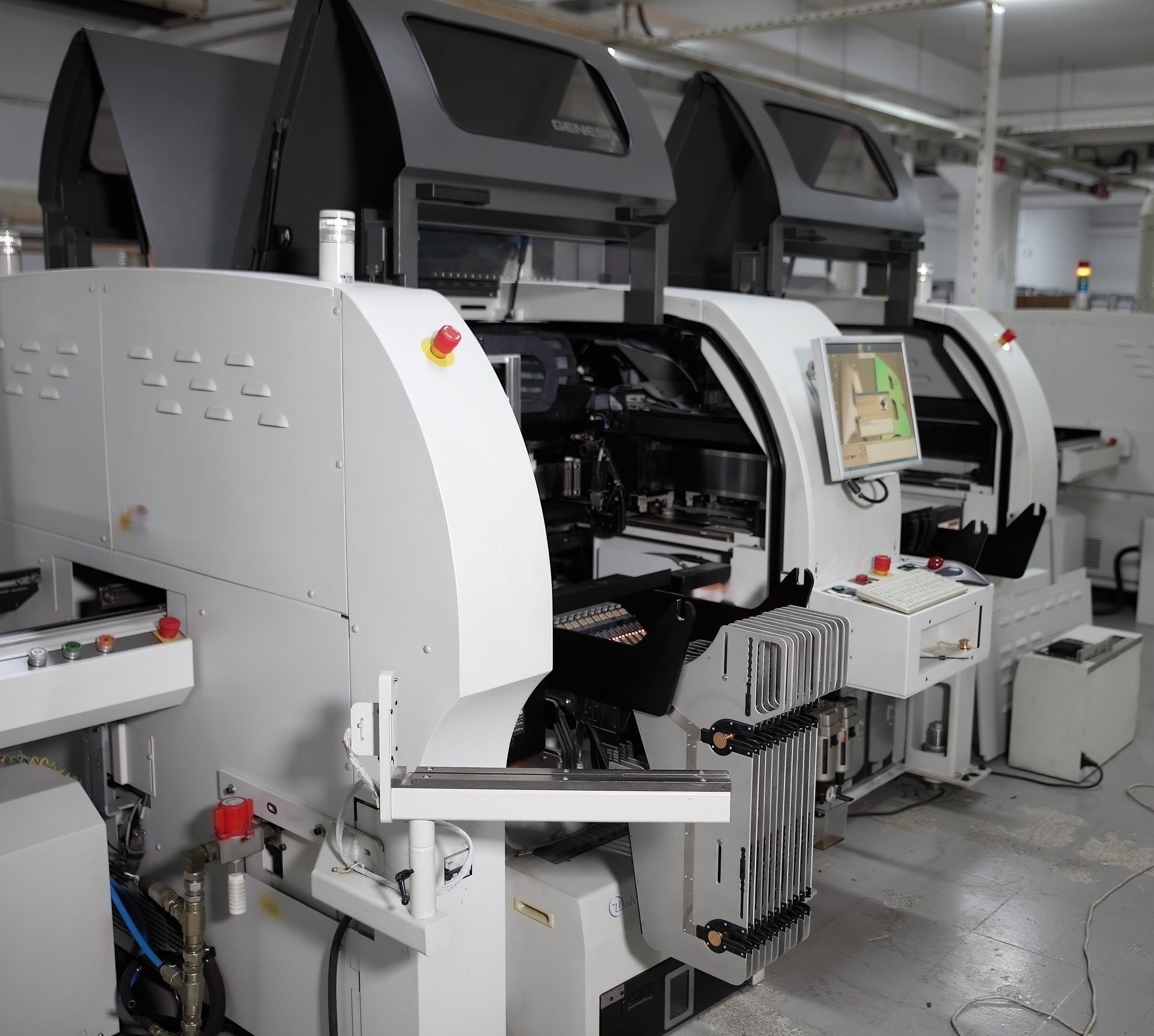 Foto Verwendet UNIVERSAL GENESIS GC-120Q Zum Verkauf