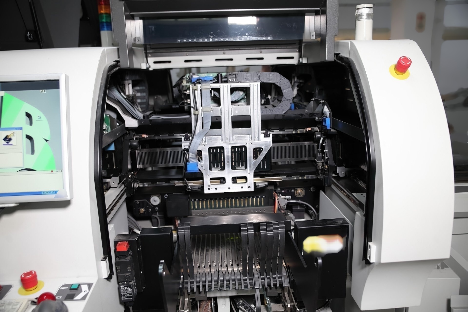 Foto Verwendet UNIVERSAL GENESIS GC-120Q Zum Verkauf
