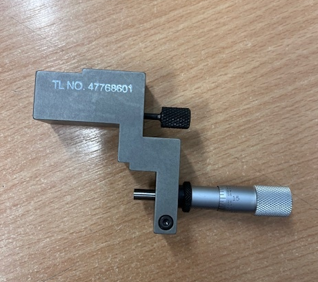 圖為 已使用的 UNIVERSAL Lot of spare parts 待售