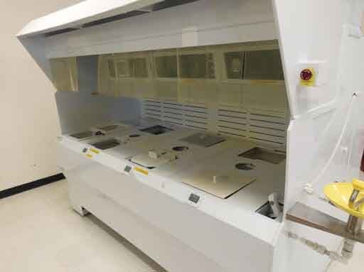圖為 已使用的 UNIVERSAL Wet bench cleaning system 待售