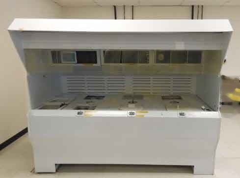圖為 已使用的 UNIVERSAL Wet bench cleaning system 待售