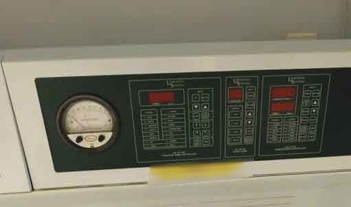 圖為 已使用的 UNIVERSAL Wet bench cleaning system 待售