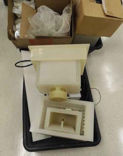 圖為 已使用的 UNIVERSAL Wet bench cleaning system 待售