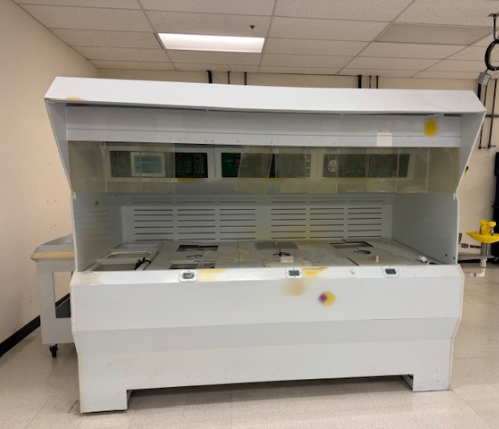 圖為 已使用的 UNIVERSAL Wet bench cleaning system 待售