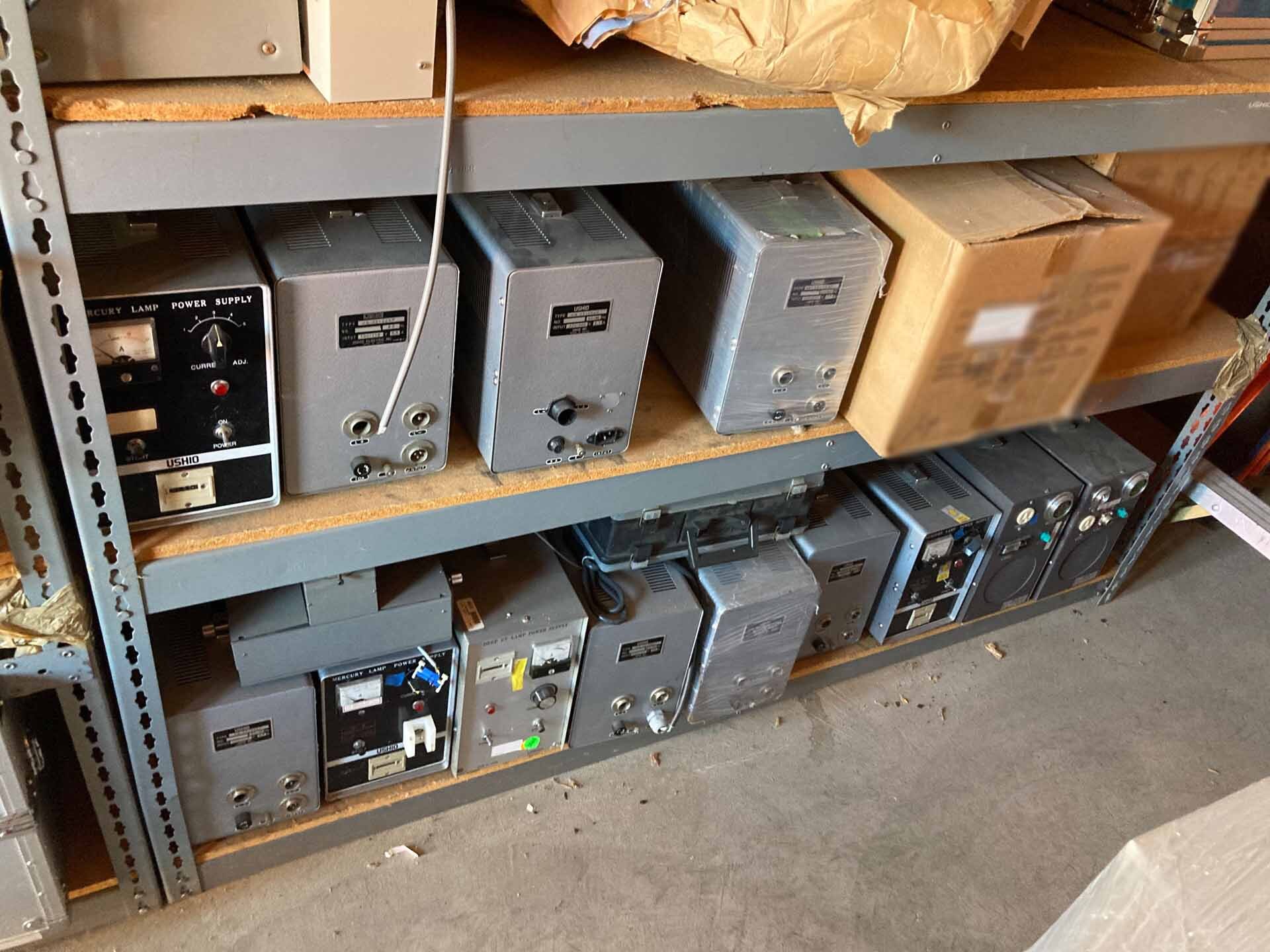 Photo Utilisé USHIO Lot of power supplies À vendre