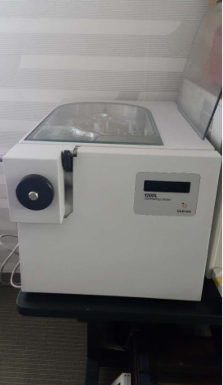 Photo Used VARIAN 1200L For Sale