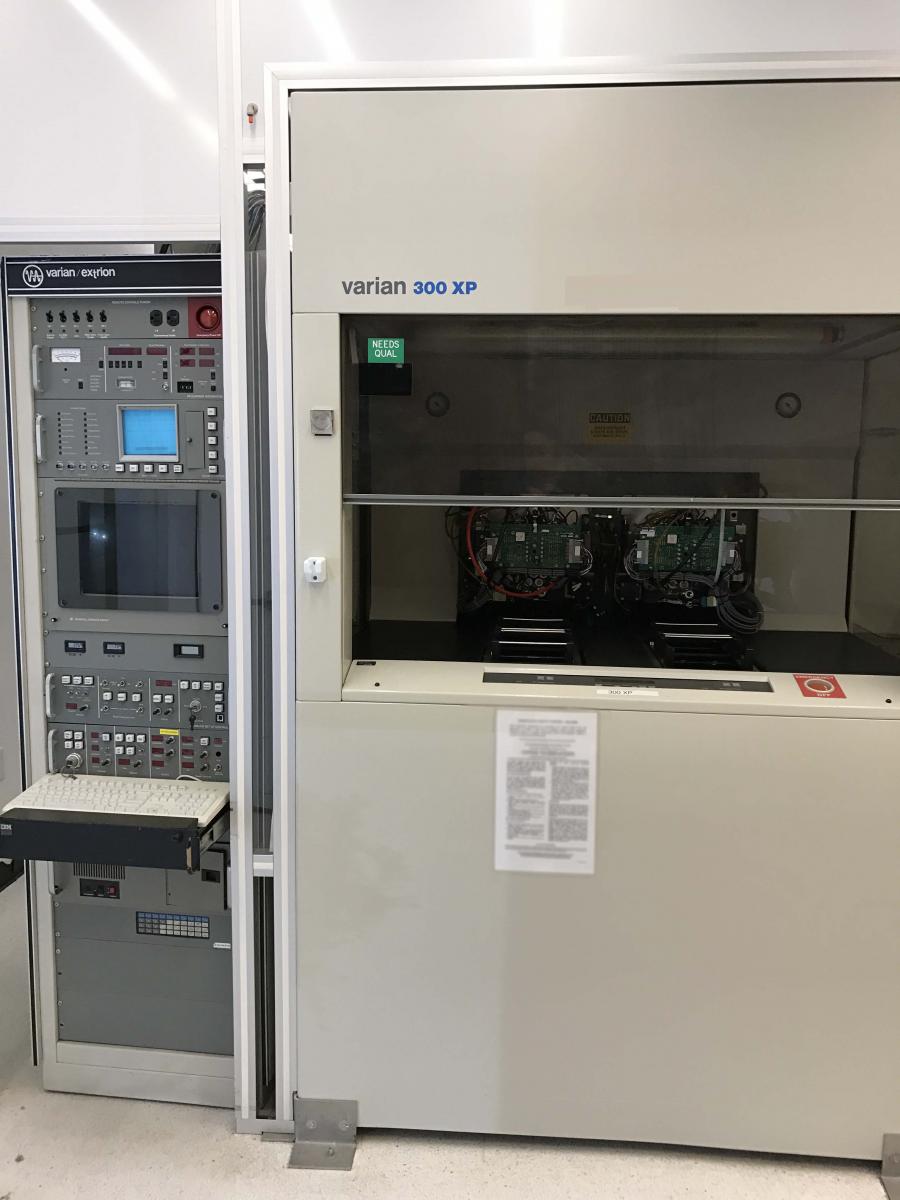 Photo Used VARIAN 300XP For Sale