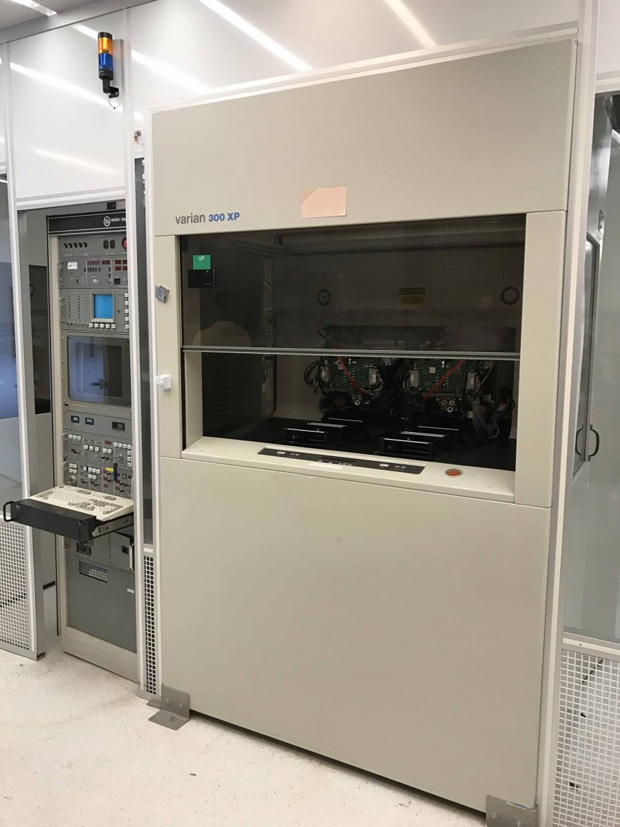 Photo Used VARIAN 300XP For Sale