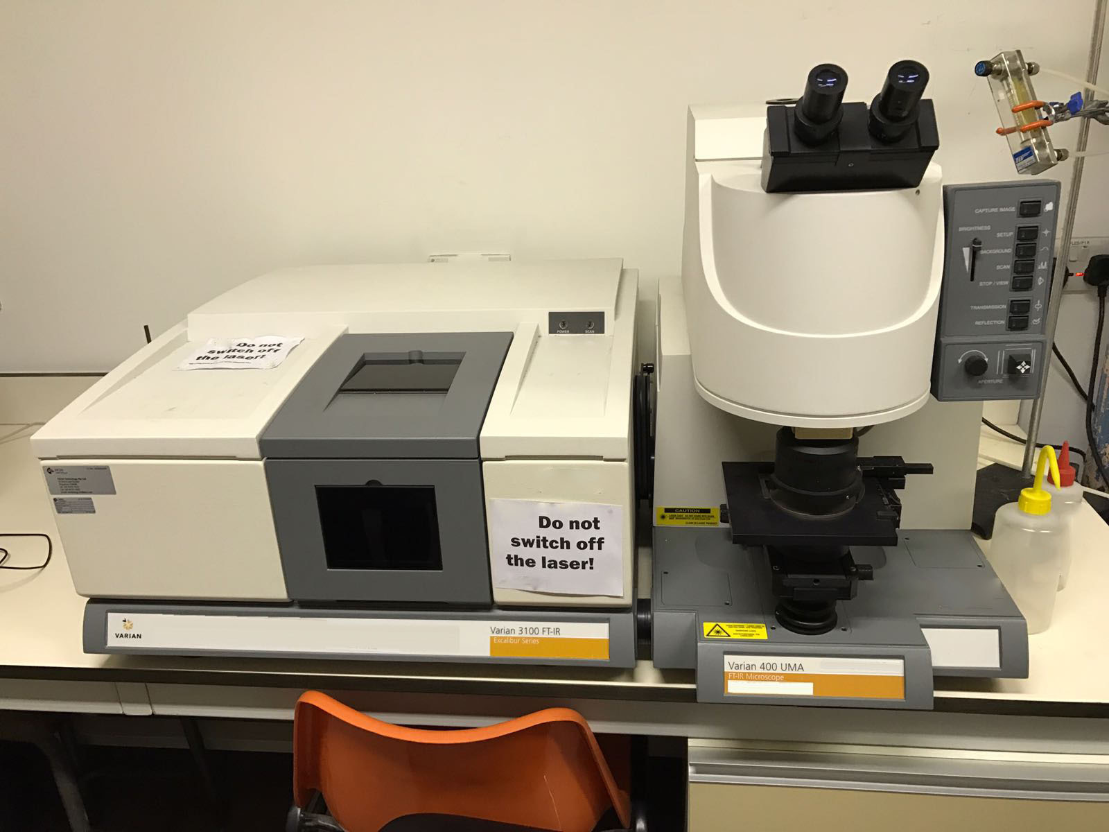 Photo Used VARIAN 3100 For Sale