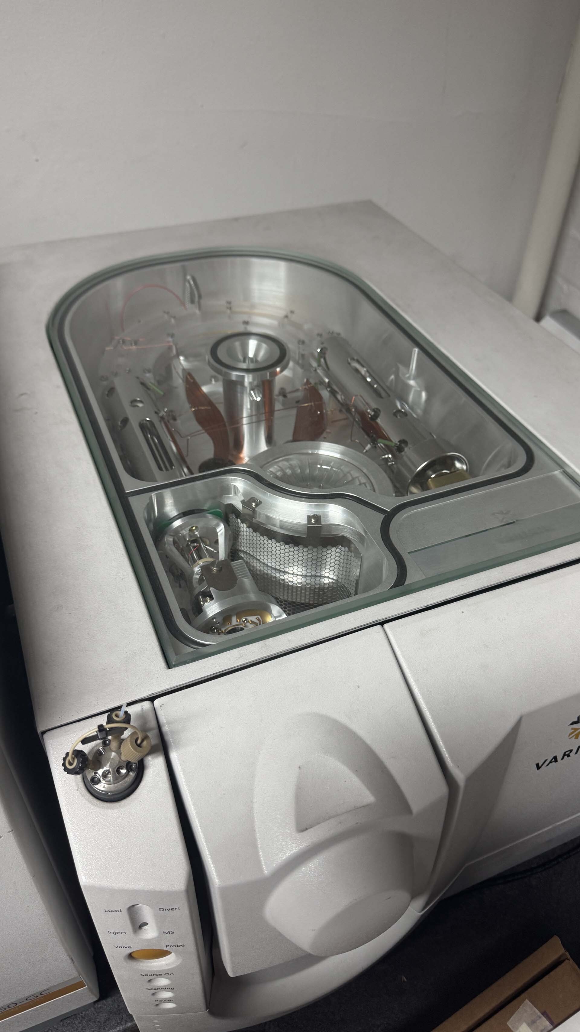 Foto Verwendet VARIAN 320-MS Zum Verkauf