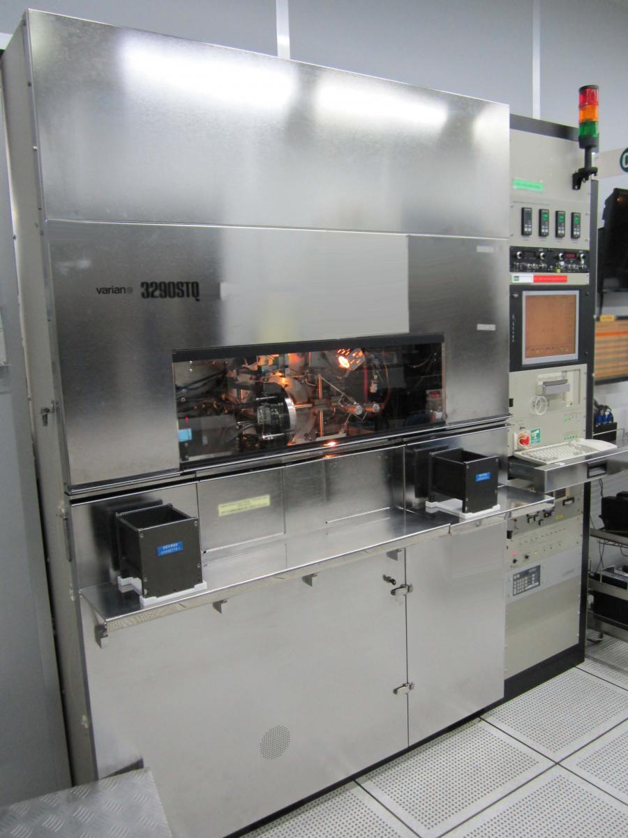Photo Used VARIAN 3290 STQ For Sale