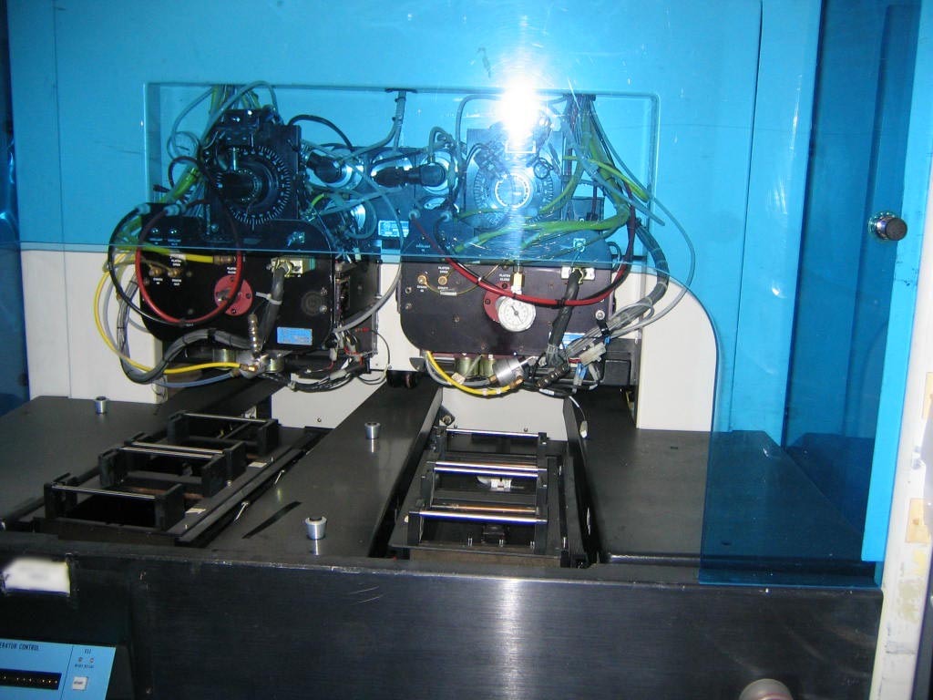 Photo Used VARIAN 350DE For Sale