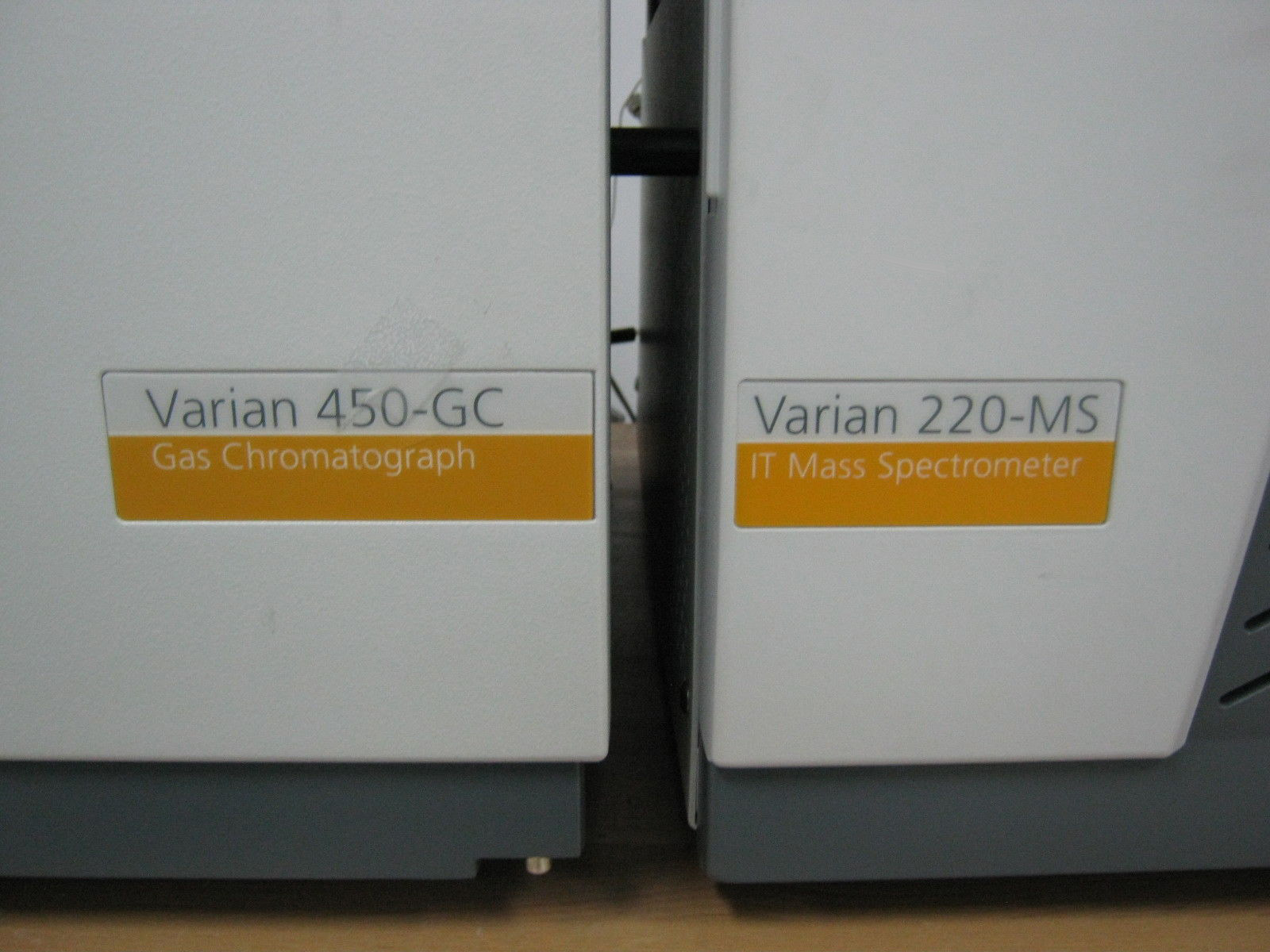 Photo Used VARIAN 450-GC For Sale