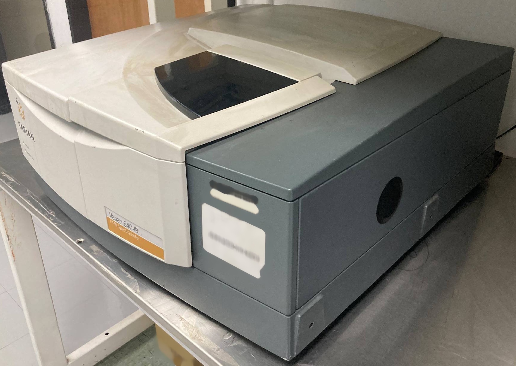 사진 사용됨 VARIAN 640-IR 판매용