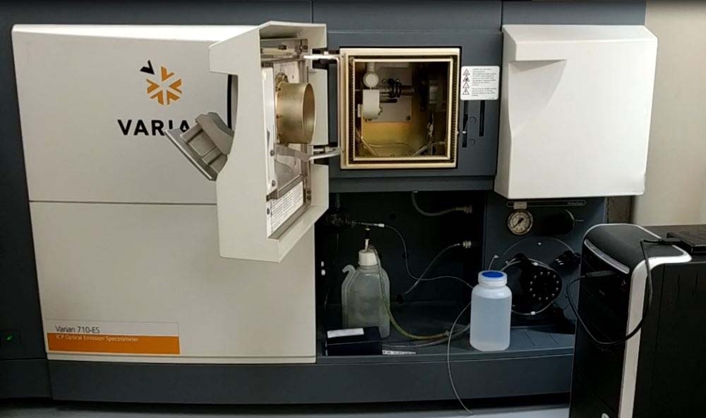 Photo Used VARIAN 710-ES For Sale